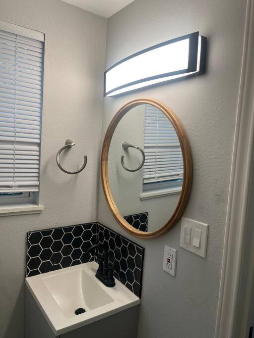 Cozy 1 Bed Close To Downtown Хюстън Екстериор снимка